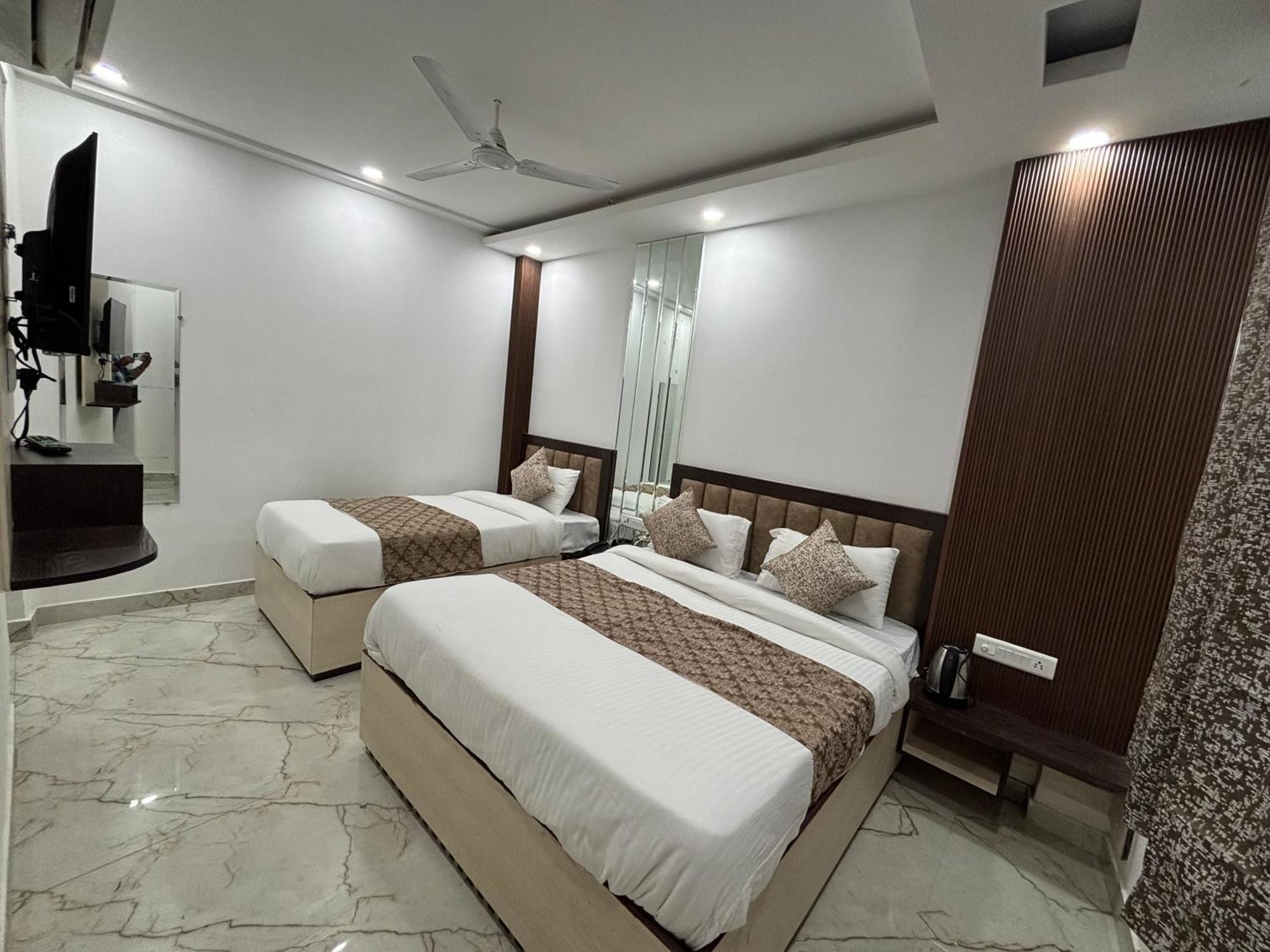 Hotel C G International 2 Minuit Walkable New Delhi Railway Station & Connaught Palace ניו דלהי מראה חיצוני תמונה