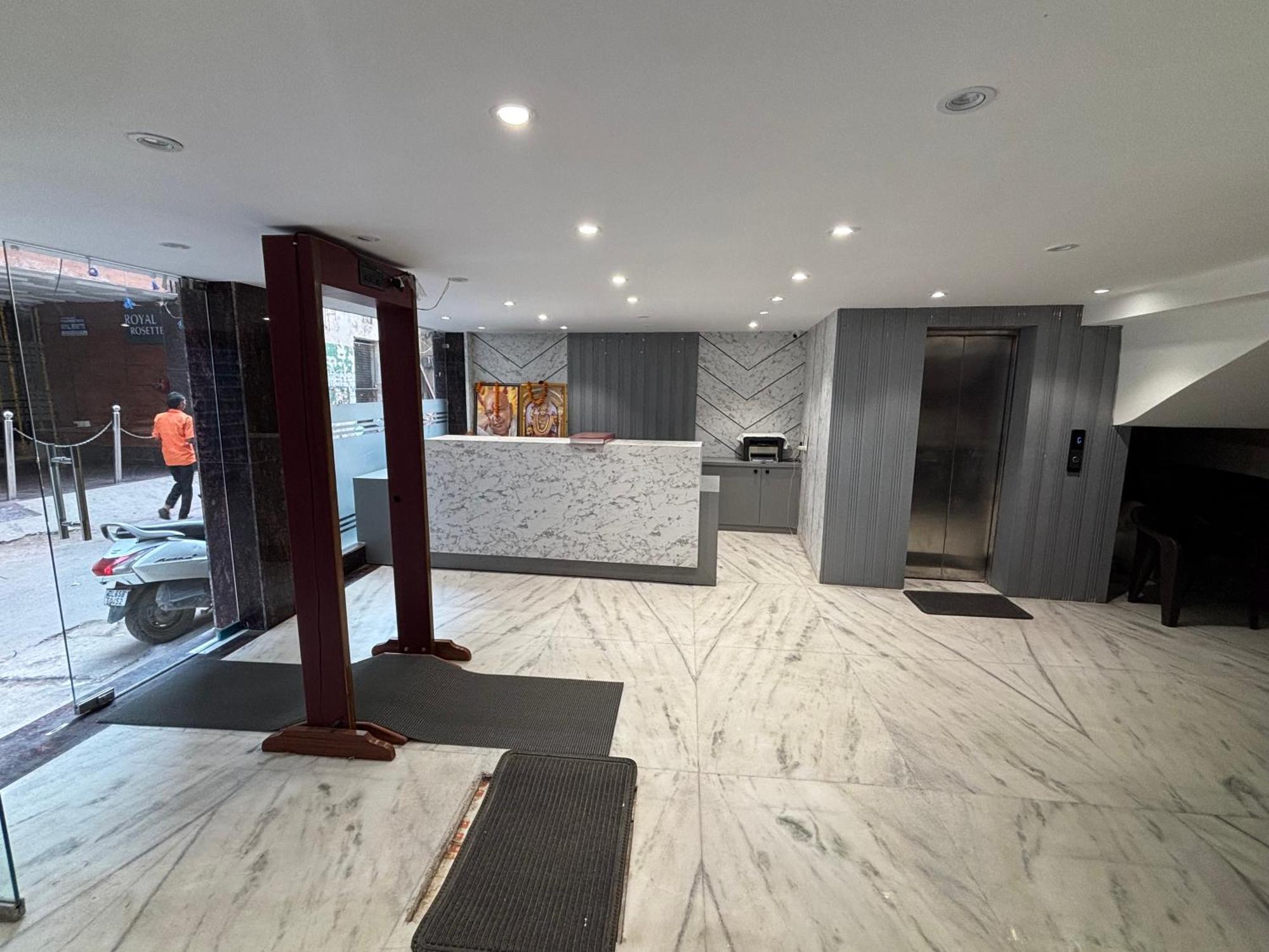 Hotel C G International 2 Minuit Walkable New Delhi Railway Station & Connaught Palace ניו דלהי מראה חיצוני תמונה
