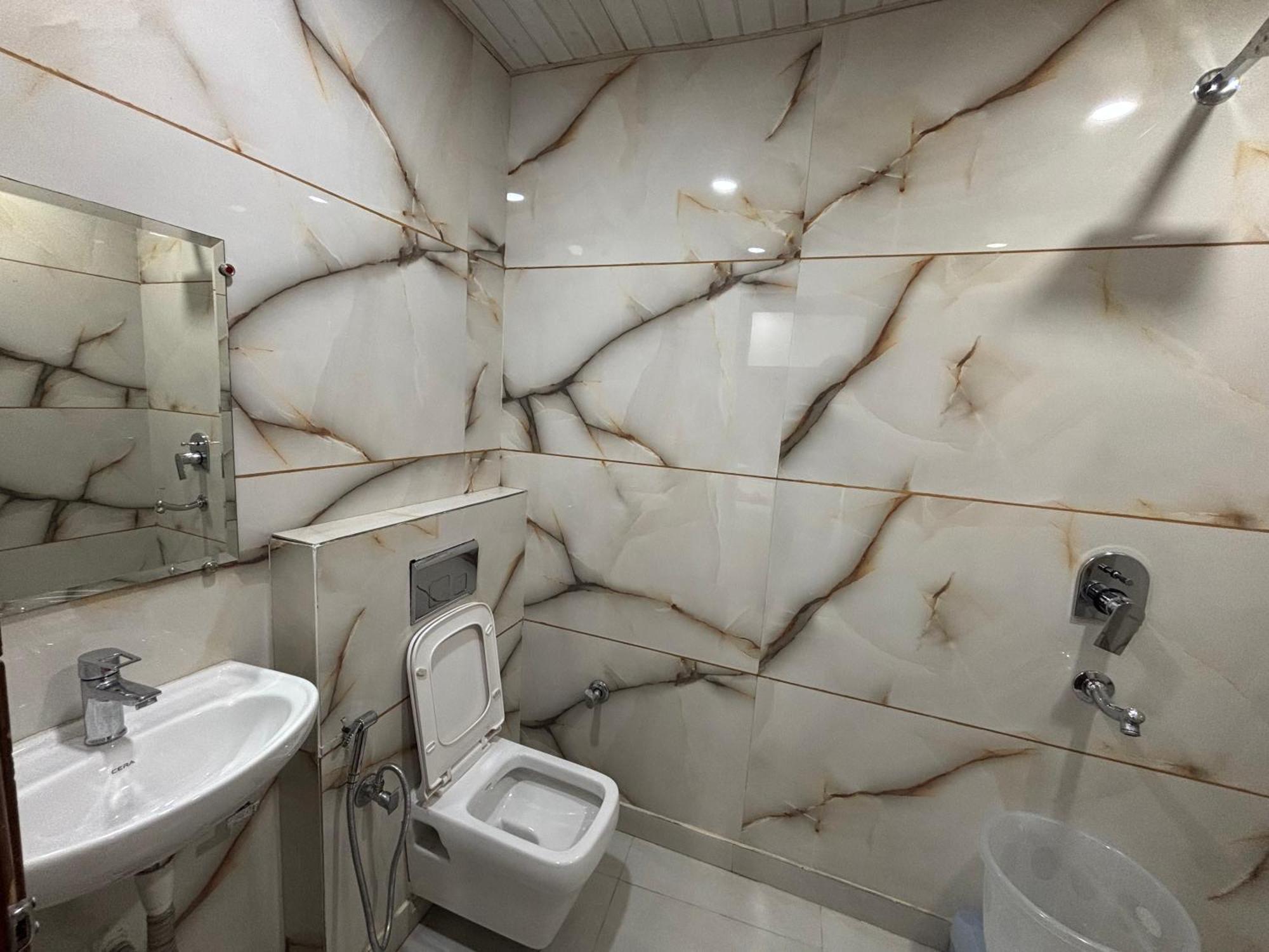 Hotel C G International 2 Minuit Walkable New Delhi Railway Station & Connaught Palace ניו דלהי מראה חיצוני תמונה