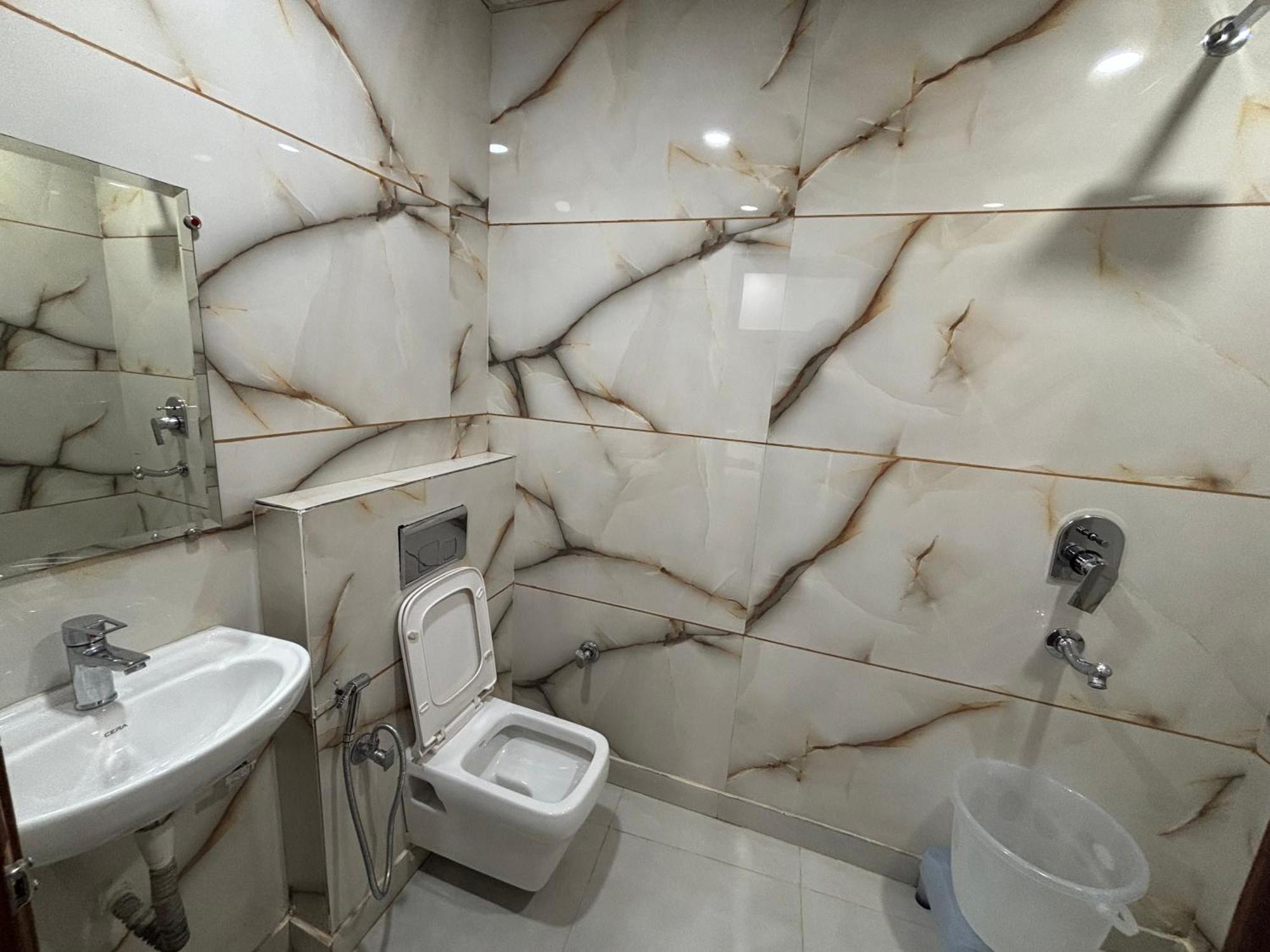 Hotel C G International 2 Minuit Walkable New Delhi Railway Station & Connaught Palace ניו דלהי מראה חיצוני תמונה