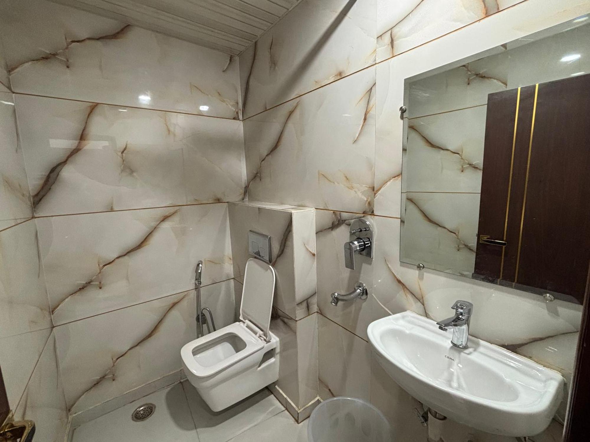 Hotel C G International 2 Minuit Walkable New Delhi Railway Station & Connaught Palace ניו דלהי מראה חיצוני תמונה