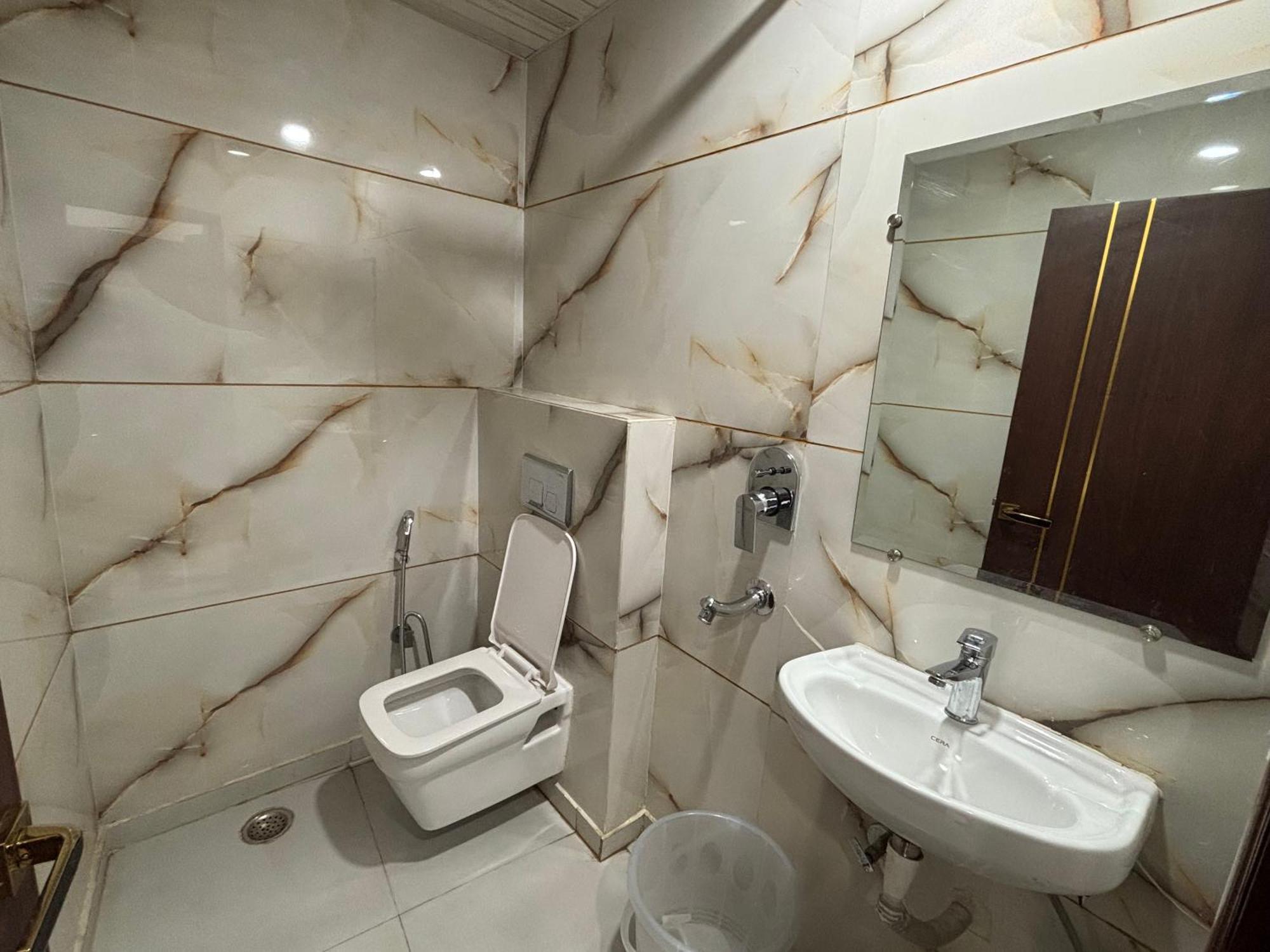 Hotel C G International 2 Minuit Walkable New Delhi Railway Station & Connaught Palace ניו דלהי מראה חיצוני תמונה